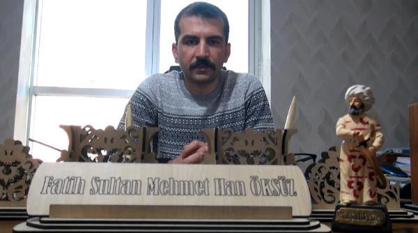 Adının, 'Fatih Sultan Mehmet Han Öksüz' olduğunu duyanlar inanmayıp kimliğine bakıyor