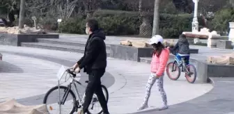 Kadıköy'de kısıtlamada parka gelen vatandaşlara ceza yağdı