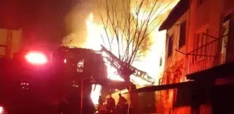 Nallıhan'da çıkan yangında 2 ev kül oldu, 1 itfaiye eri yaralandı