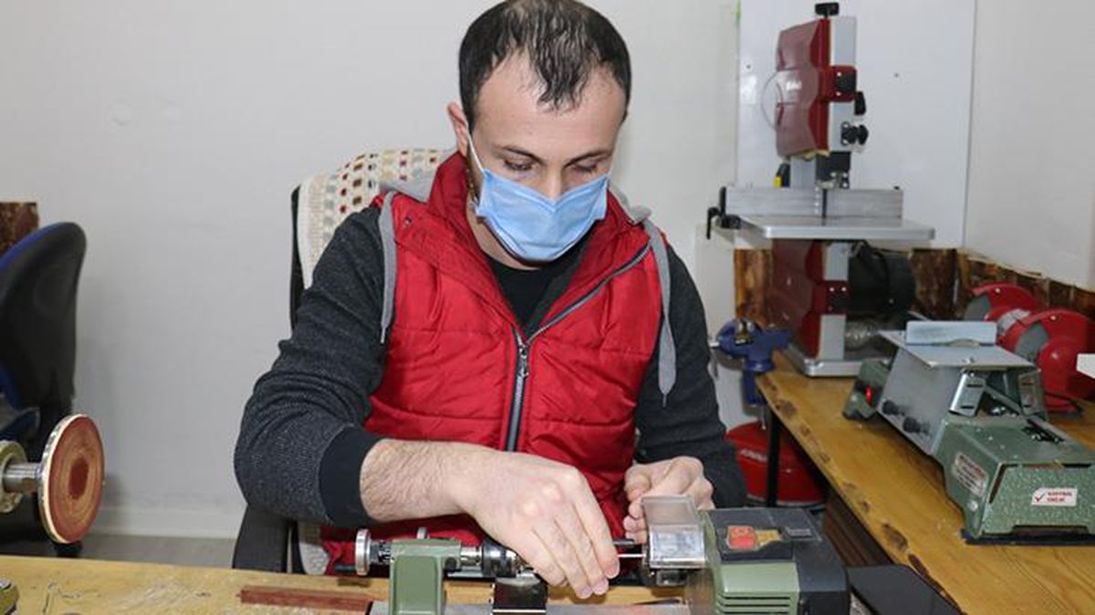 3 haftada tamamlanan el emeği tespihler 60 bin liraya alıcı buluyor