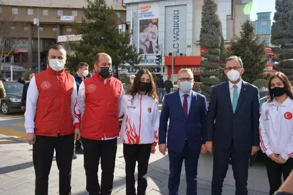 Bakan Kasapoğlu: Niğde 5 Şubat Şehir Stadı bir ay içerisinde ihaleye çıkacak Bakan Kasapoğlu: Niğde 5 Şubat Şehir Stadı bir ay içerisinde ihaleye çıkacak