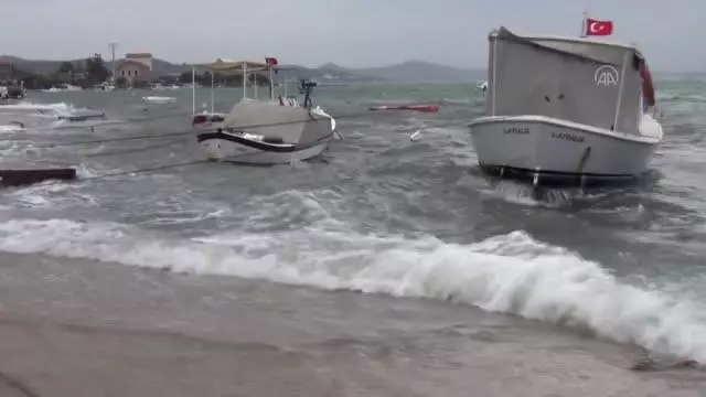 BALIKESİR - Edremit Körfezi'nde kuvvetli fırtına etkili oluyor