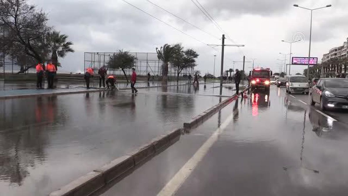etkili olan ruzgar ve firtina nedeniyle deniz tasti etkili olan ruzgar ve firtina nedeniyle deniz tasti