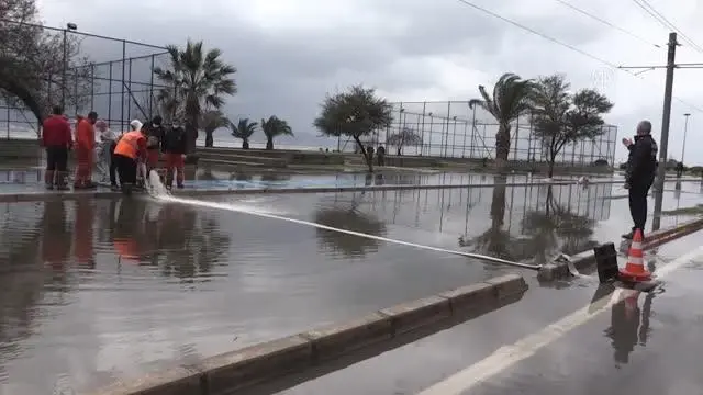 Etkili Olan Ruzgar Ve Firtina Nedeniyle Deniz Tasti