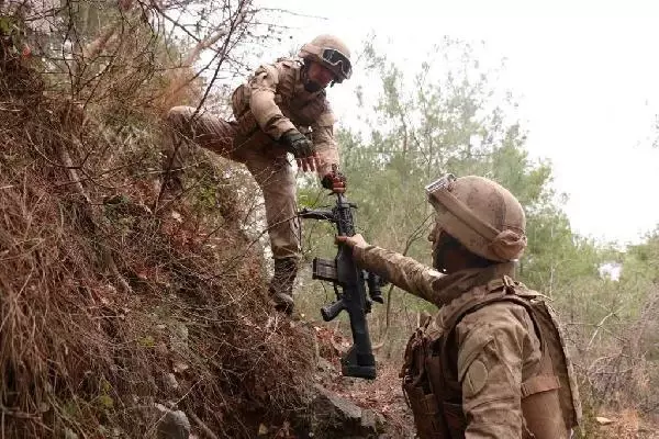 Eren-8 Amanoslar operasyonu başlatıldı Eren-8 Amanoslar operasyonu başlatıldı