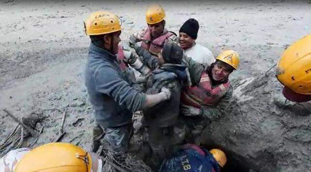 Hindistan'daki buzul felaketinin bilançosu ağırlaşıyor: En az 9 ölü, 200'ün üzerinde kayıp var