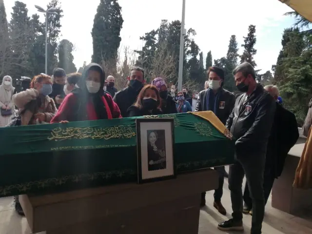 Hüner Coşkuner son yolculuğuna uğurlandı! Vasiyeti yerine getirilmedi Hüner Coşkuner son yolculuğuna uğurlandı! Vasiyeti yerine getirilmedi