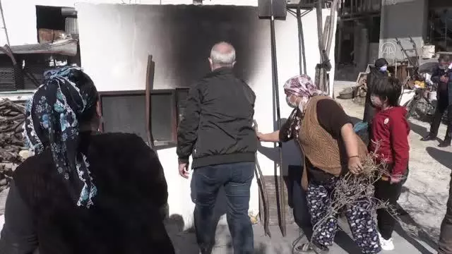 Mersin'de Girit göçmeni kadınların yaptığı ekmeğe talep artıyor Mersin'de Girit göçmeni kadınların yaptığı ekmeğe talep artıyor