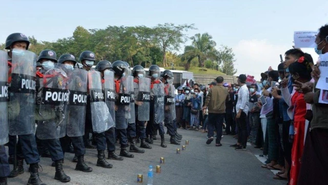 Myanmar'da darbe: Askeri yönetim göstericileri 'Kamu güvenliğini tehdit ederseniz, harakete geçeceğiz' diyerek uyardı
