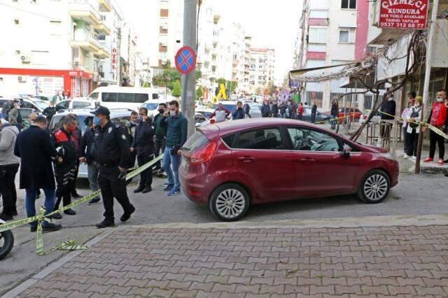 Önce kardeşini arkadaşlarına emanet etti, sonra kilitlediği aracın içinde kendisini silahla vurdu Önce kardeşini arkadaşlarına emanet etti, sonra kilitlediği aracın içinde kendisini silahla vurdu