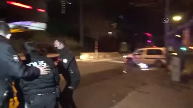 Son dakika haberi | İzmir'de otomobiliyle polis aracına çarparak kaçan alkollü sürücü kovalamaca sonucu yakalandı Son dakika haberi | İzmir'de otomobiliyle polis aracına çarparak kaçan alkollü sürücü kovalamaca sonucu yakalandı