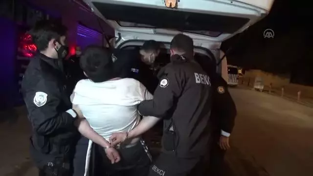 Son dakika haberi | İzmir'de otomobiliyle polis aracına çarparak kaçan alkollü sürücü kovalamaca sonucu yakalandı Son dakika haberi | İzmir'de otomobiliyle polis aracına çarparak kaçan alkollü sürücü kovalamaca sonucu yakalandı