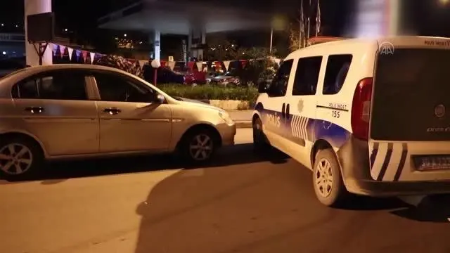 Son dakika haberi | İzmir'de otomobiliyle polis aracına çarparak kaçan alkollü sürücü kovalamaca sonucu yakalandı Son dakika haberi | İzmir'de otomobiliyle polis aracına çarparak kaçan alkollü sürücü kovalamaca sonucu yakalandı