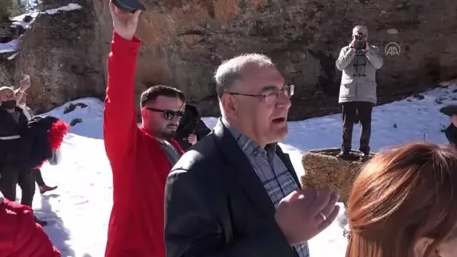 Pozantı Belediye Başkanı Çay, yönetmen koltuğuna oturdu Pozantı Belediye Başkanı Çay, yönetmen koltuğuna oturdu