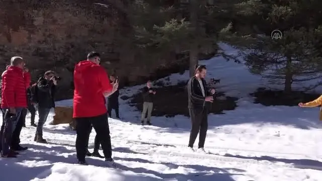 Pozantı Belediye Başkanı Çay, yönetmen koltuğuna oturdu Pozantı Belediye Başkanı Çay, yönetmen koltuğuna oturdu