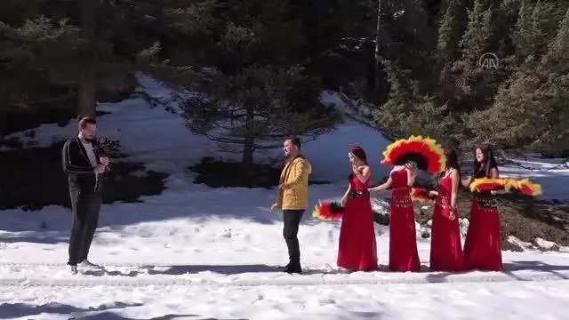 Pozantı Belediye Başkanı Çay, yönetmen koltuğuna oturdu Pozantı Belediye Başkanı Çay, yönetmen koltuğuna oturdu
