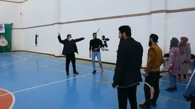 Suriye'nin kuzeyinde Azez'de ilk okçuluk okulu açıldı Suriye'nin kuzeyinde Azez'de ilk okçuluk okulu açıldı