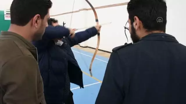 Suriye'nin kuzeyinde Azez'de ilk okçuluk okulu açıldı Suriye'nin kuzeyinde Azez'de ilk okçuluk okulu açıldı