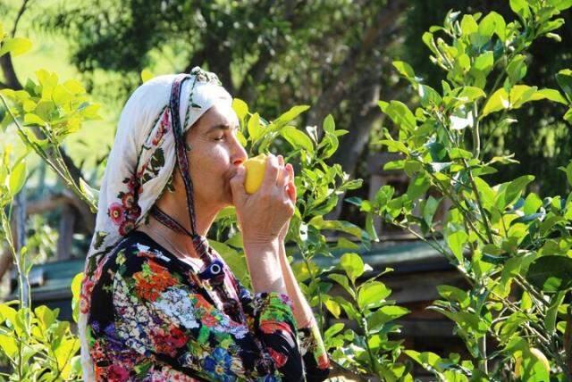Ünlü manken tüm mal varlığını satıp köye yerleşmişti; ağlaya ağlaya köy hayatını bıraktı Ünlü manken tüm mal varlığını satıp köye yerleşmişti; ağlaya ağlaya köy hayatını bıraktı
