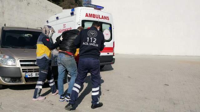 Uyanık sürücü, polis kendisinden ehliyet isteyince kendisini yere attı Uyanık sürücü, polis kendisinden ehliyet isteyince kendisini yere attı