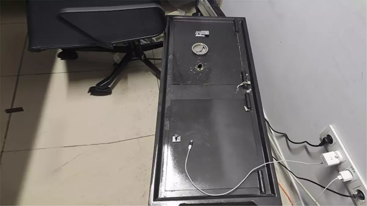 1 milyon TL çaldıkları kasada 5 lira bırakıp kayıplara karıştılar