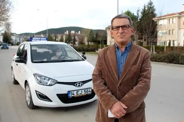 Ailesini kazada kaybetti, eğitmen olup sürücüleri yetiştirmeye başladı Ailesini kazada kaybetti, eğitmen olup sürücüleri yetiştirmeye başladı
