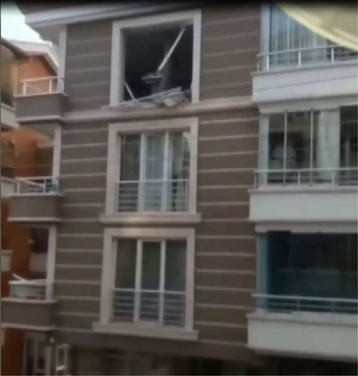 Ankara'da 3 katlı binada doğal gaz patlaması