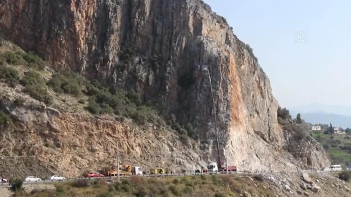 Son dakika haberi | Antalya-Mersin kara yolunda kontrollü patlama gerçekleştirildi