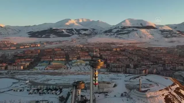 Bozkırın turizm cenneti' gündüz beyaz örtüsü gece ışıl ışıl görüntüsüyle adeta büyülüyor Bozkırın turizm cenneti' gündüz beyaz örtüsü gece ışıl ışıl görüntüsüyle adeta büyülüyor