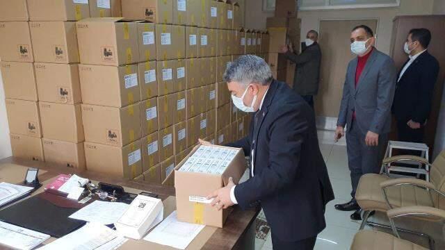 Dilovası Belediye Başkanı Hamza Şayir, ilçedeki bütün öğrencilere tablet dağıtıyor Dilovası Belediye Başkanı Hamza Şayir, ilçedeki bütün öğrencilere tablet dağıtıyor