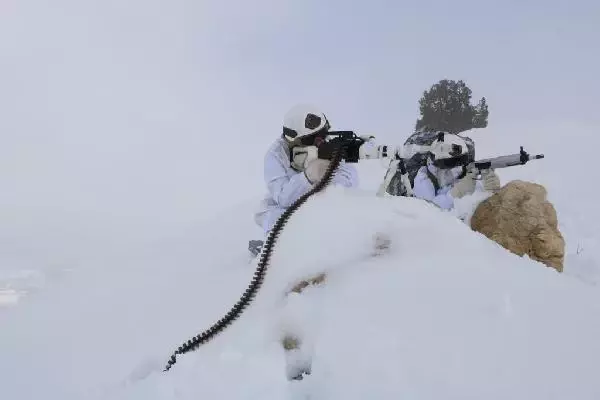 Son dakika haber... 'Eren-7 Mercan Munzur Operasyonu' 2 metrelik kar kalınlığında sürüyor Son dakika haber... 'Eren-7 Mercan Munzur Operasyonu' 2 metrelik kar kalınlığında sürüyor