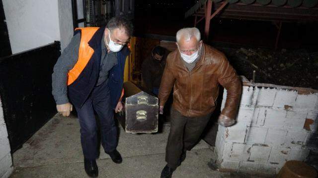 Eve ayakkabıyla girdiği için kızdığı ağabeyini bıçaklayarak öldürdü