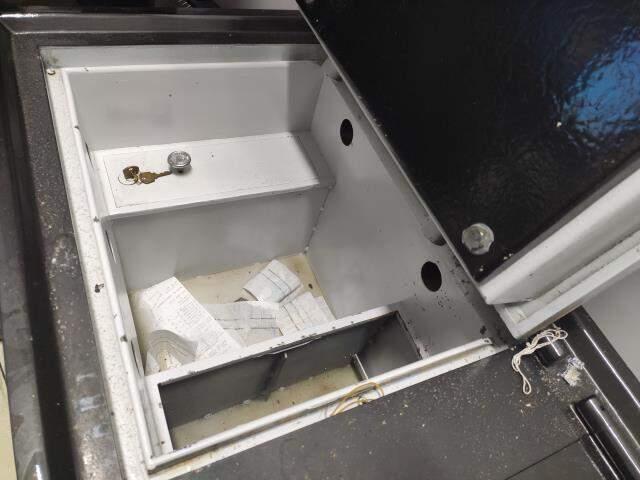 Fatih'te 1 milyon TL çaldıkları kasada 5 TL bırakıp kayıplara karıştılar