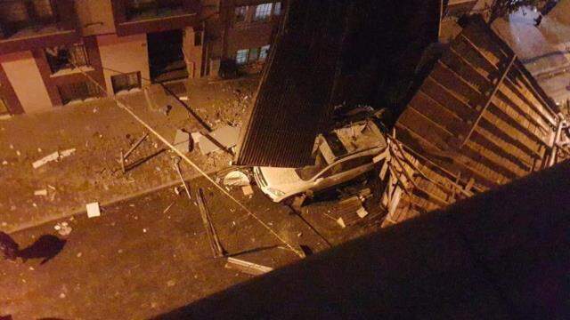 İstanbul'u fırtına vurdu: 18 ilçede 193 çatı uçtu, 3 kişi yaralandı