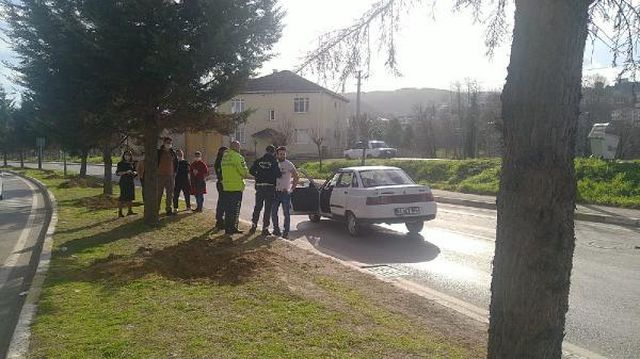karsidan karsiya gecen genc kiza otomobil car 2 13916375 o
