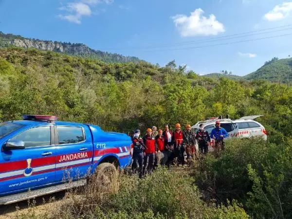 Kayalıklarda mahsur kalan keçi kurtarıldı Kayalıklarda mahsur kalan keçi kurtarıldı