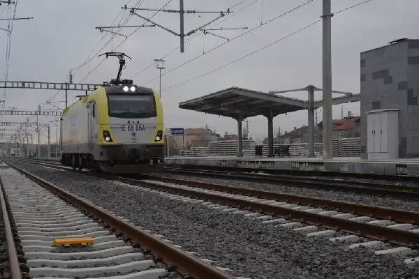 Konya-Karaman Hızlı Tren Hattı'ndaki test sürüşleri 15 Mart'a kadar sürecek Konya-Karaman Hızlı Tren Hattı'ndaki test sürüşleri 15 Mart'a kadar sürecek