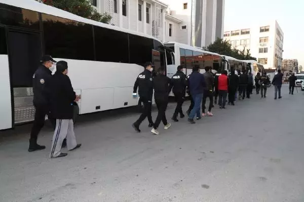 Mersin merkezli 3 kentte fuhuş operasyonu: 27 gözaltı Mersin merkezli 3 kentte fuhuş operasyonu: 27 gözaltı