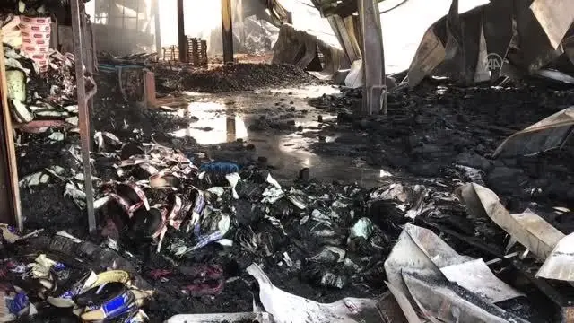 Narenciye paketleme fabrikasında çıkan yangın kontrol altına alındı Narenciye paketleme fabrikasında çıkan yangın kontrol altına alındı