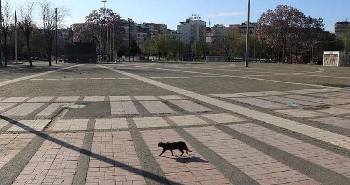Yasaklar kalkıyor mu? Yasaklar ne zaman kalkacak? Hafta içi ve hafta sonu sokağa çıkma yasağı saatleri!