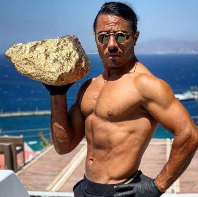 Yine Nusret, yine olay yaratan paylaşım! Bu kez kıyma videosuyla tepki topladı Yine Nusret, yine olay yaratan paylaşım! Bu kez kıyma videosuyla tepki topladı