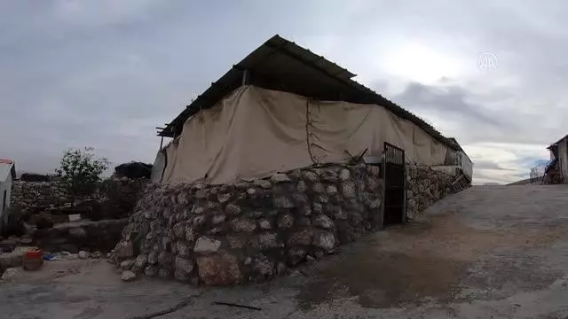 Batı Şeria'nın Cenba köyünde yaşayan Filistinliler İsrail politikaları nedeniyle sağlık hizmetlerinden yoksun Batı Şeria'nın Cenba köyünde yaşayan Filistinliler İsrail politikaları nedeniyle sağlık hizmetlerinden yoksun
