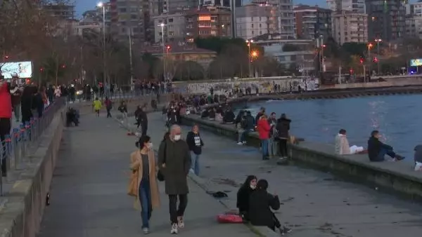 (Havadan görüntülerle)CADDEBOSTAN SAHİLİ YİNE KALABALIK (Havadan görüntülerle)CADDEBOSTAN SAHİLİ YİNE KALABALIK