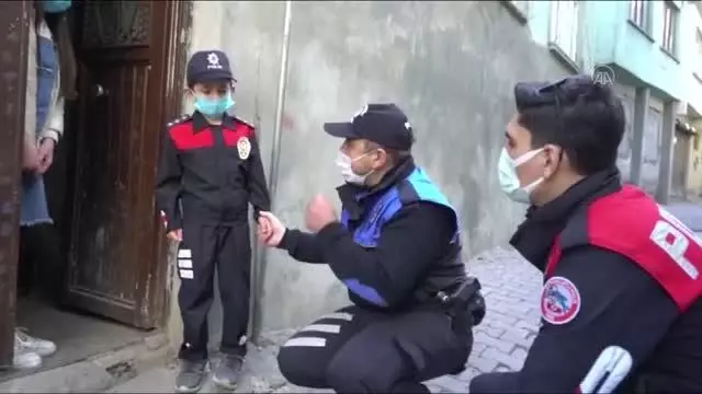 Engelli çocuğun polis sevgisi emniyeti harekete geçirdi