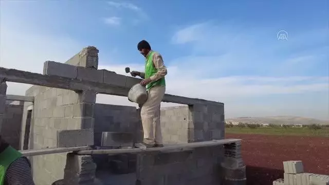 İHH, İdlib�de &quot;Yaşam Evleri&quot; projesiyle briket evler inşa edecek Haberler