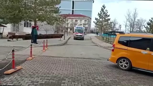 Karbonmonoksit gazından zehirlenen 6 kişi hastaneye kaldırıldı Karbonmonoksit gazından zehirlenen 6 kişi hastaneye kaldırıldı