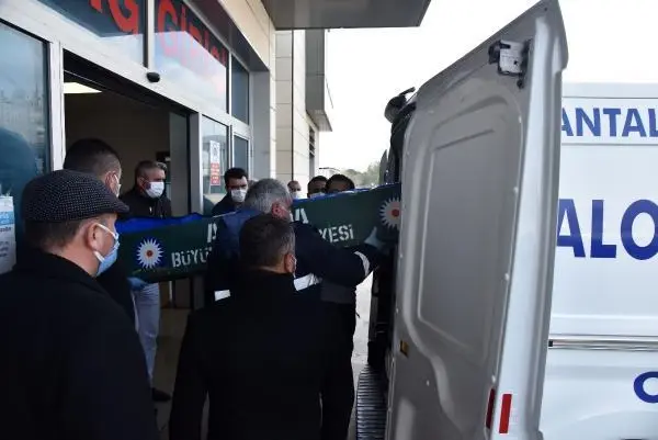 Katliam gibi kazada ölen 6 kişiden geriye, mutluluk fotoğrafları kaldı (2) Katliam gibi kazada ölen 6 kişiden geriye, mutluluk fotoğrafları kaldı (2)
