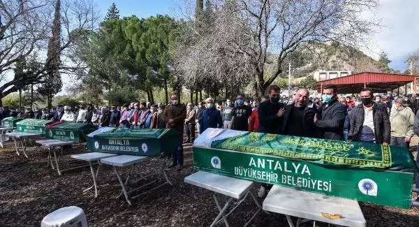 Katliam gibi kazada ölen 6 kişiden geriye, mutluluk fotoğrafları kaldı (3) Katliam gibi kazada ölen 6 kişiden geriye, mutluluk fotoğrafları kaldı (3)