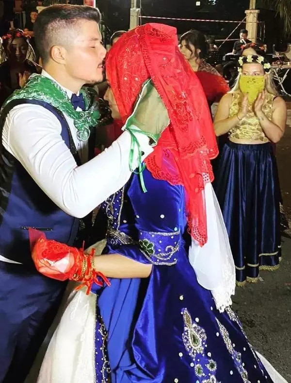 Katliam gibi kazada ölen 6 kişiden geriye, mutluluk fotoğrafları kaldı (4) Katliam gibi kazada ölen 6 kişiden geriye, mutluluk fotoğrafları kaldı (4)