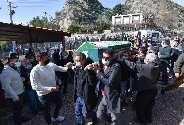 Katliam gibi kazada ölen 6 kişiden geriye, mutluluk fotoğrafları kaldı (3) Katliam gibi kazada ölen 6 kişiden geriye, mutluluk fotoğrafları kaldı (3)